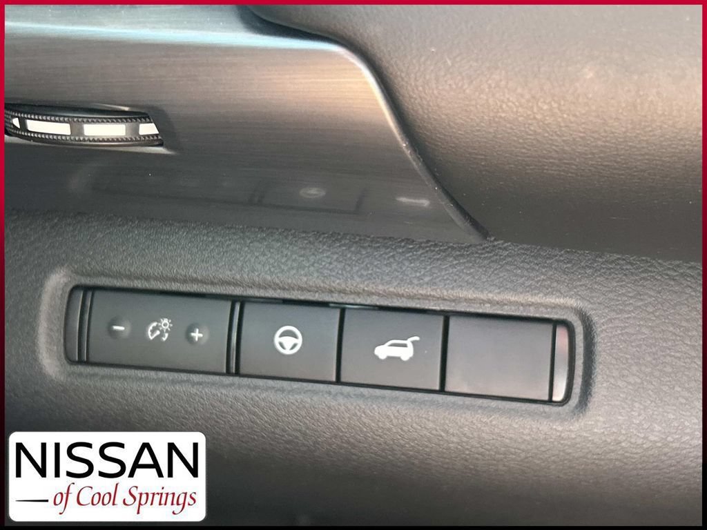 Used 2023 Nissan Pathfinder SL AWD/4WD image 28