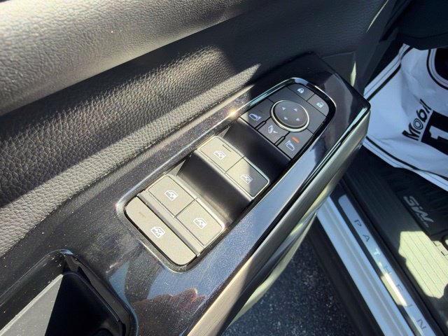 Used 2025 Nissan Pathfinder Platinum AWD/4WD image 29