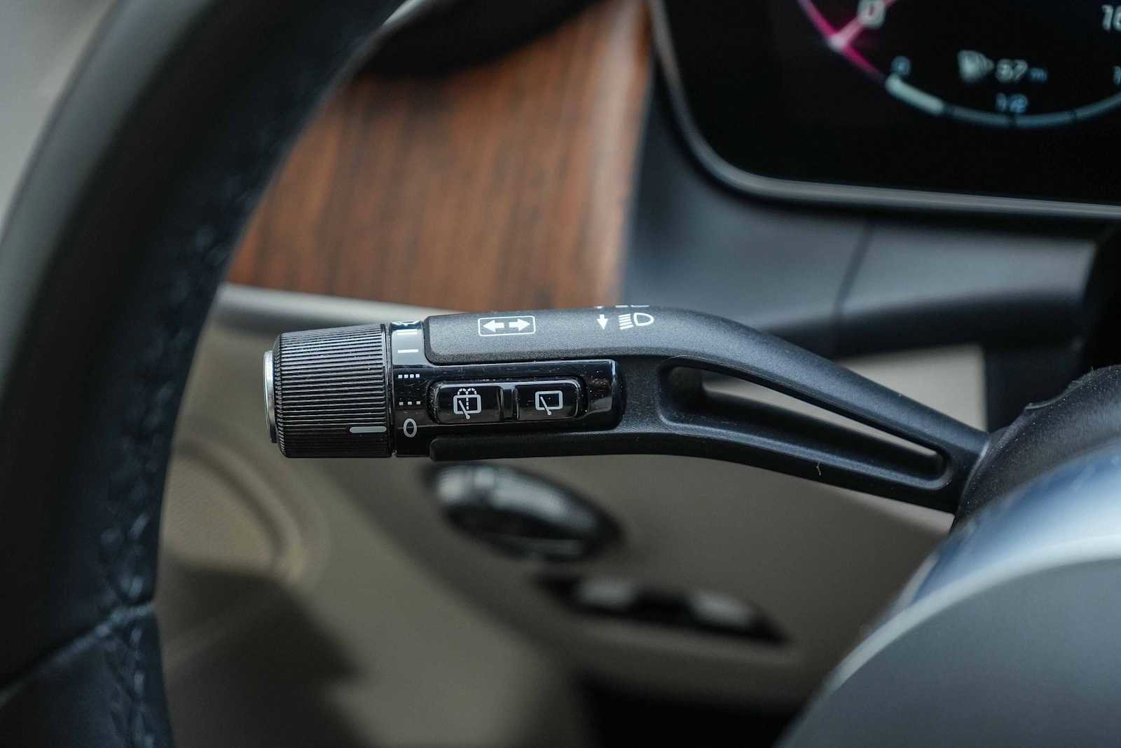 Used 2024 Mercedes-Benz GLC 300 4MATIC image 32