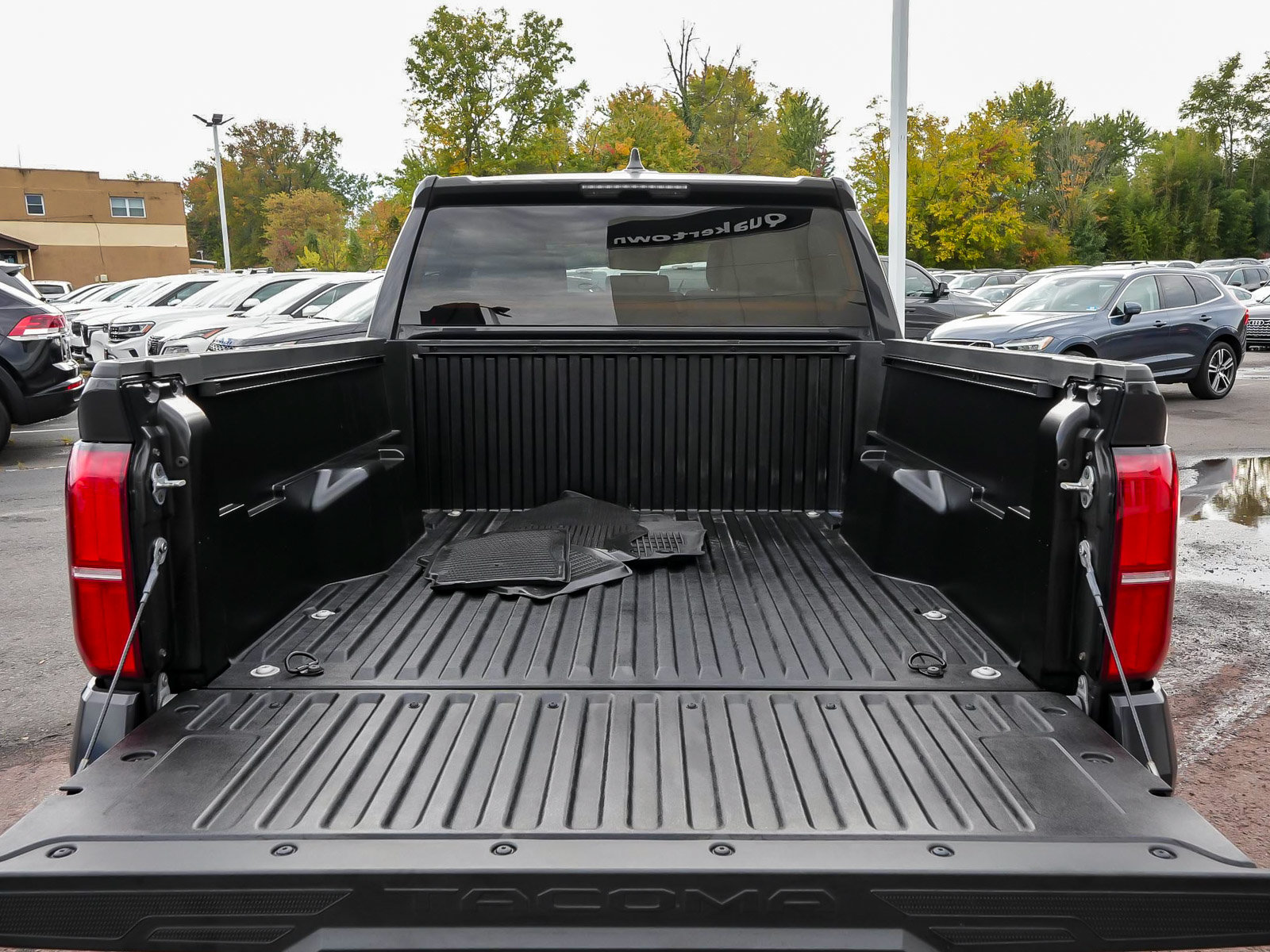 Used 2024 Toyota Tacoma SR5 AWD/4WD image 46