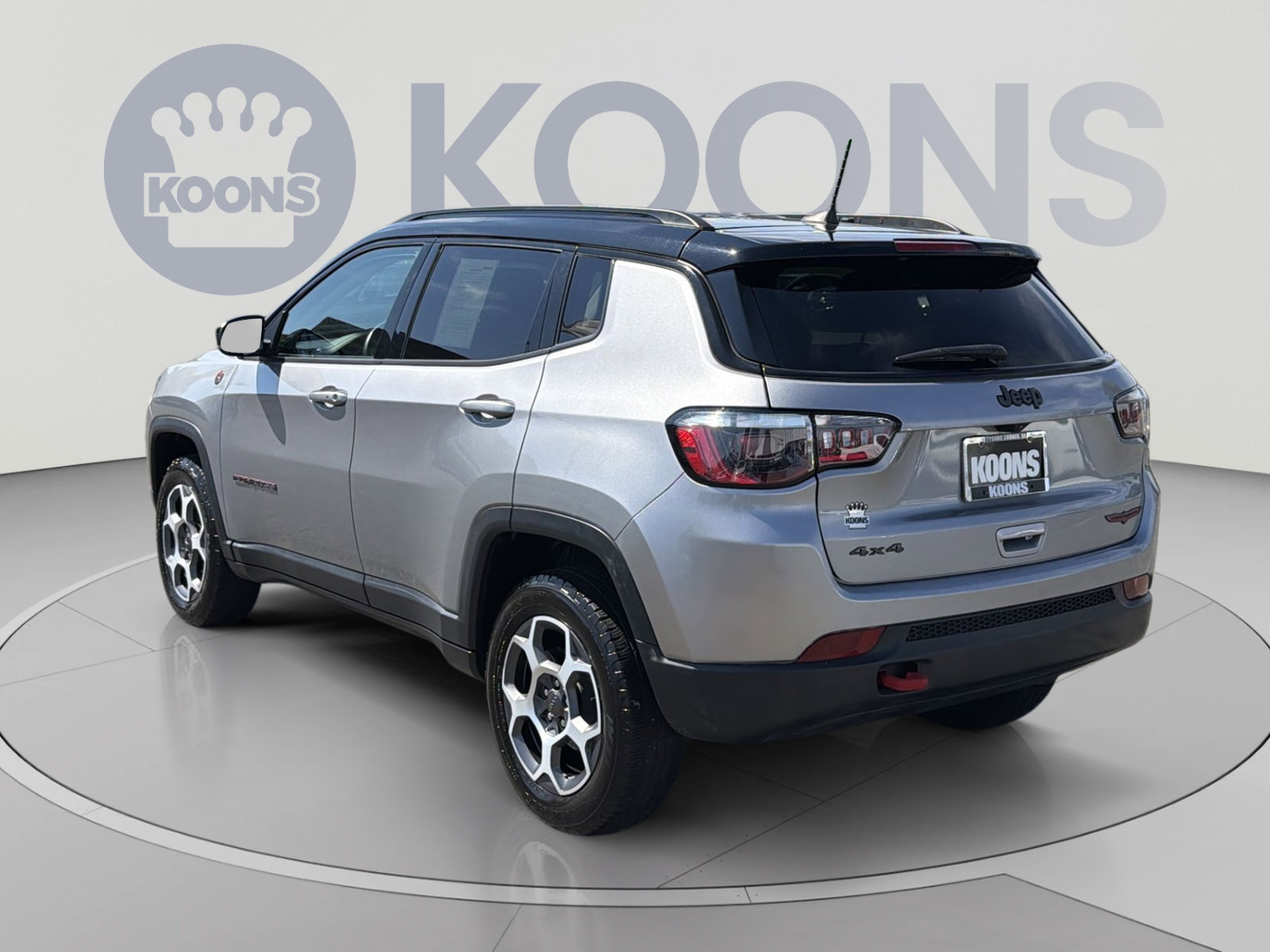 Used 2022 Jeep Compass Trailhawk w/ Trailhawk Convenience Group AWD/4WD image 4