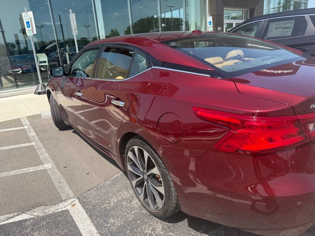Used 2017 Nissan Maxima SR w/ Interior Lighting Package FWD image 5