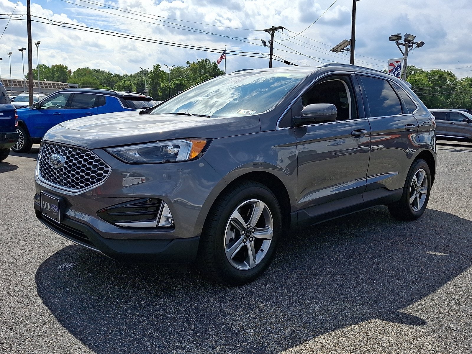 Certified 2023 Ford Edge SEL w/ Convenience Package AWD/4WD image 3