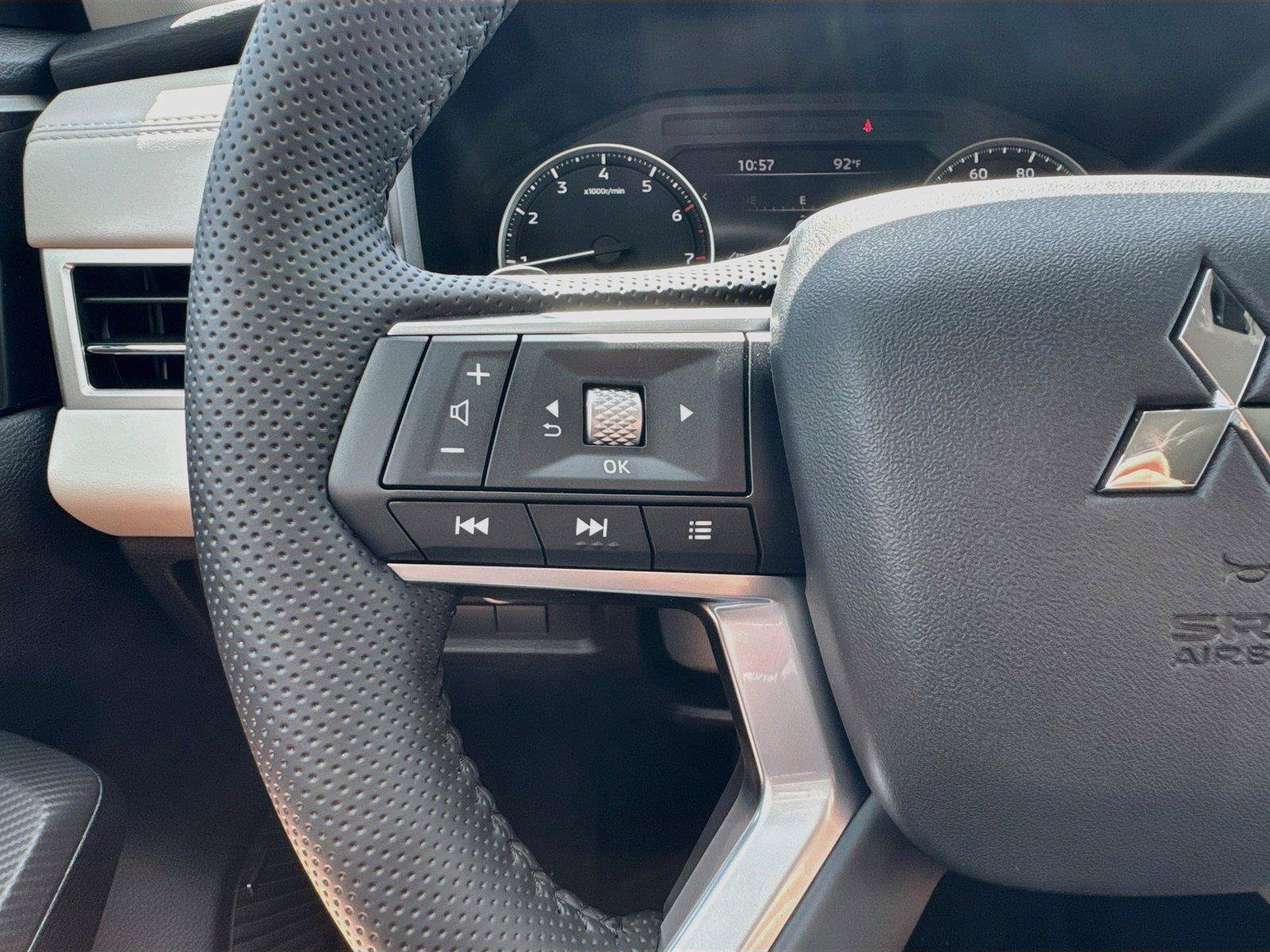New 2026 Mitsubishi Outlander SE FWD image 12