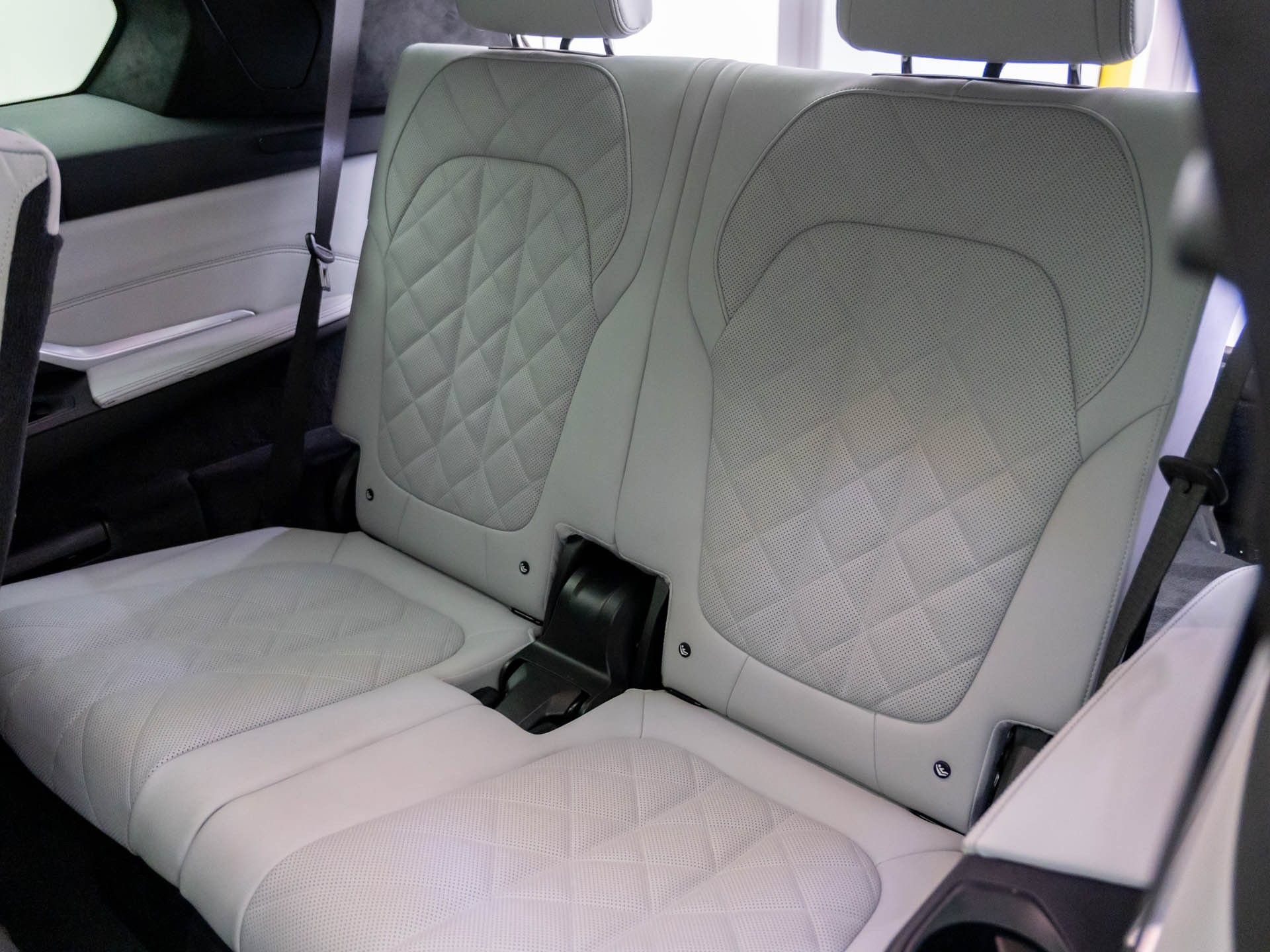 Certified 2026 BMW X7 xDrive40i w/ M Sport Package AWD/4WD image 19