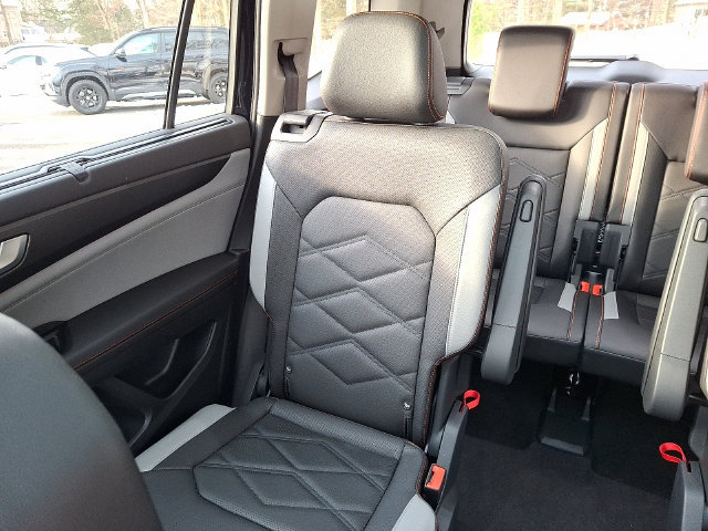 Certified 2025 Volkswagen Atlas Peak Edition SE AWD/4WD image 18