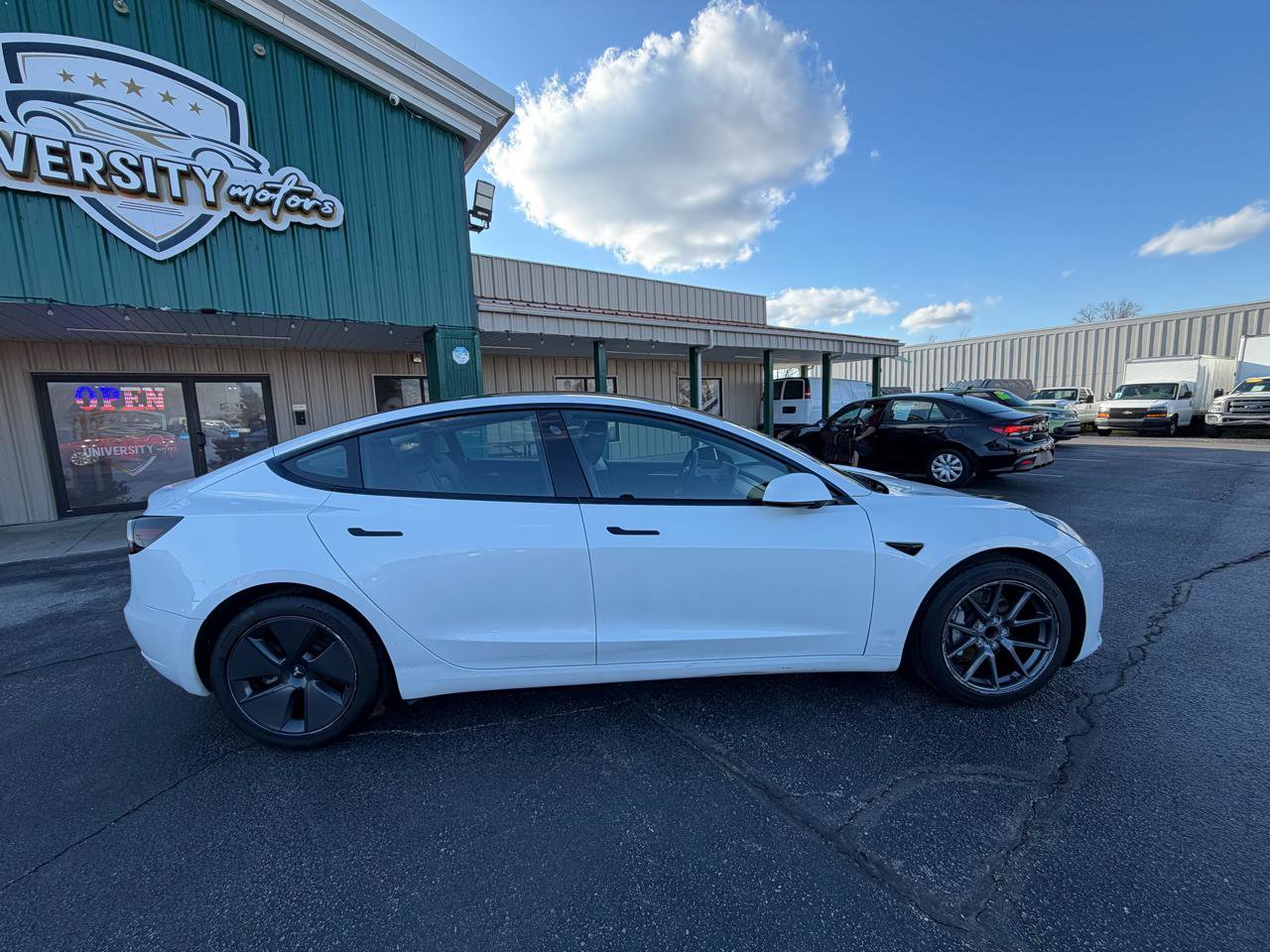 Used 2023 Tesla Model 3 Standard Range image 2