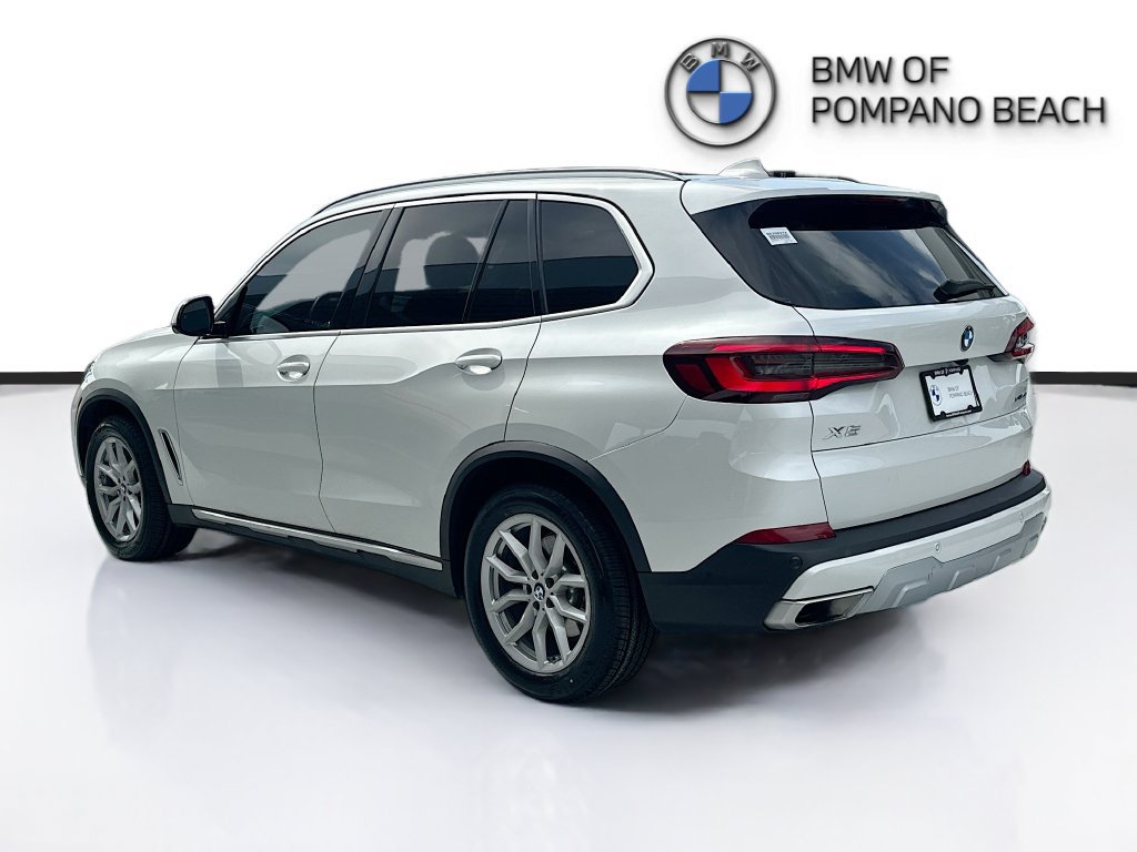 Used 2023 BMW X5 xDrive40i w/ Parking Assistance Package AWD/4WD image 5
