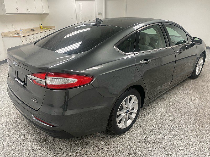 Used 2020 Ford Fusion SE image 5