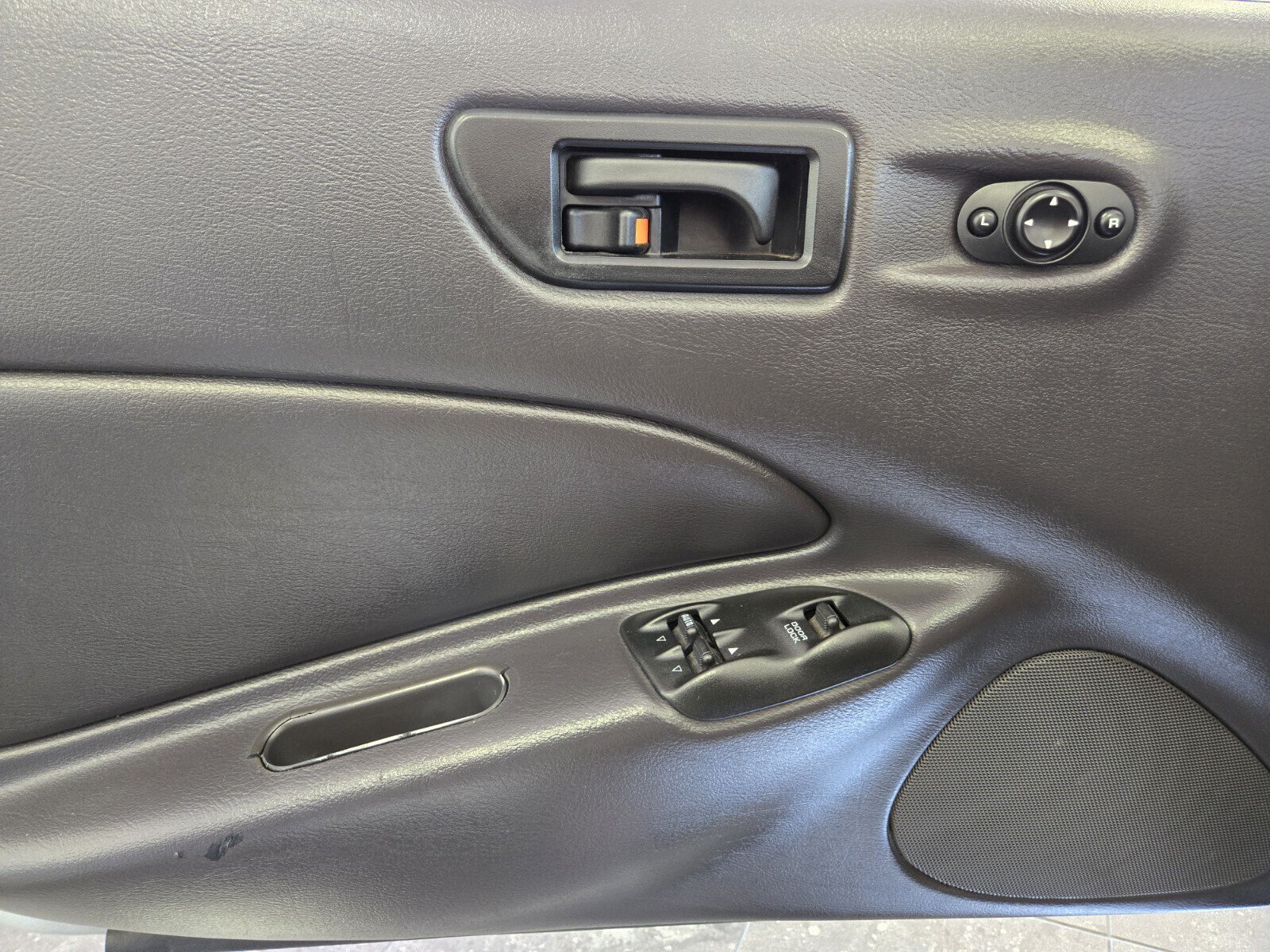 Used 2001 Chrysler Prowler RWD image 10