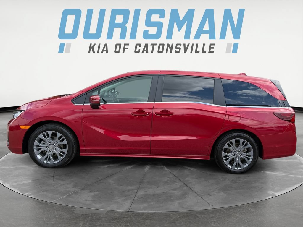 Used 2025 Honda Odyssey Touring image 3