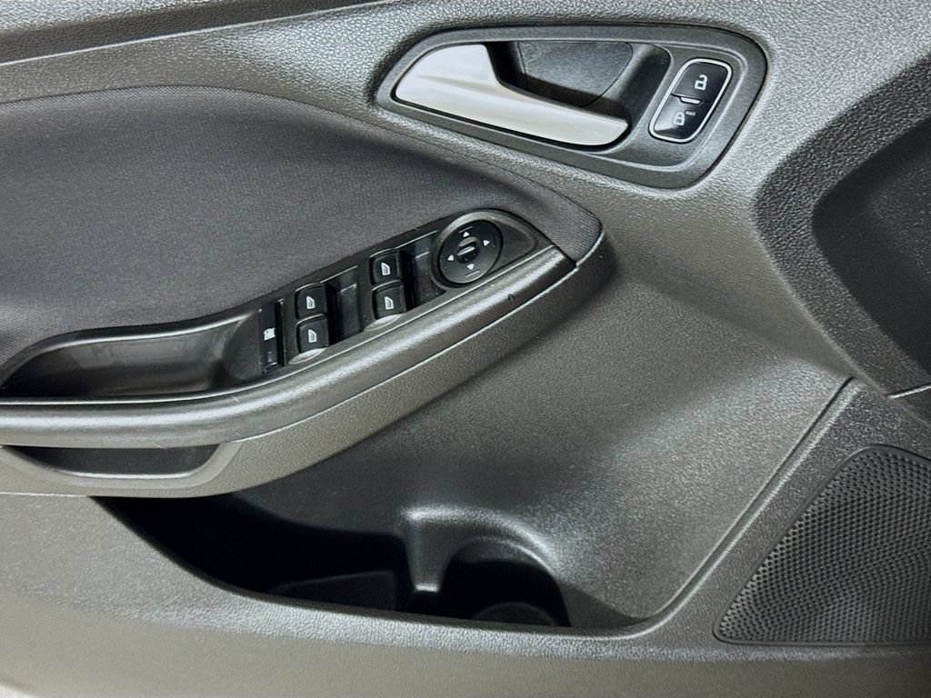 Used 2018 Ford Focus SE FWD image 15