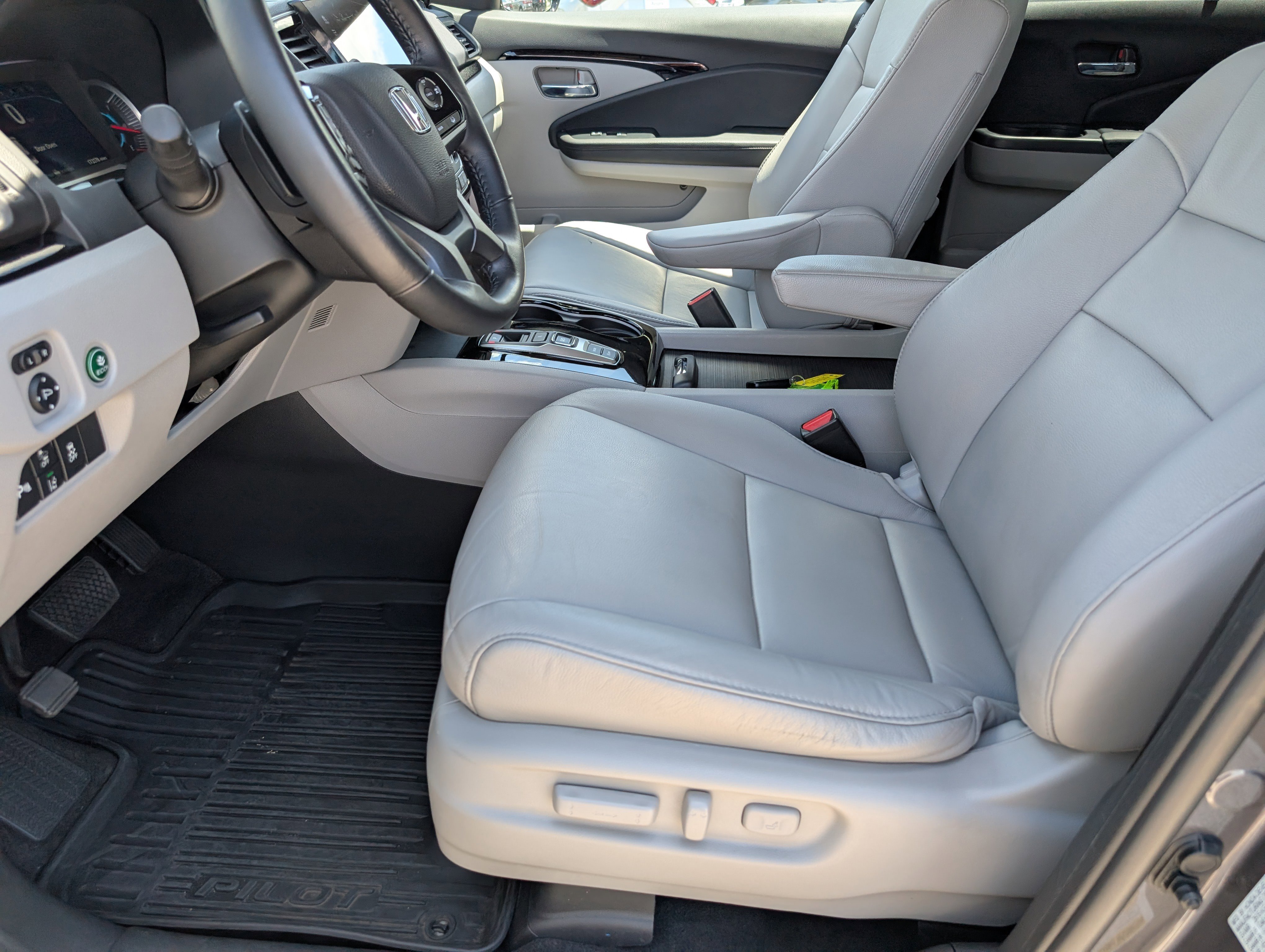 Used 2022 Honda Pilot Touring image 8