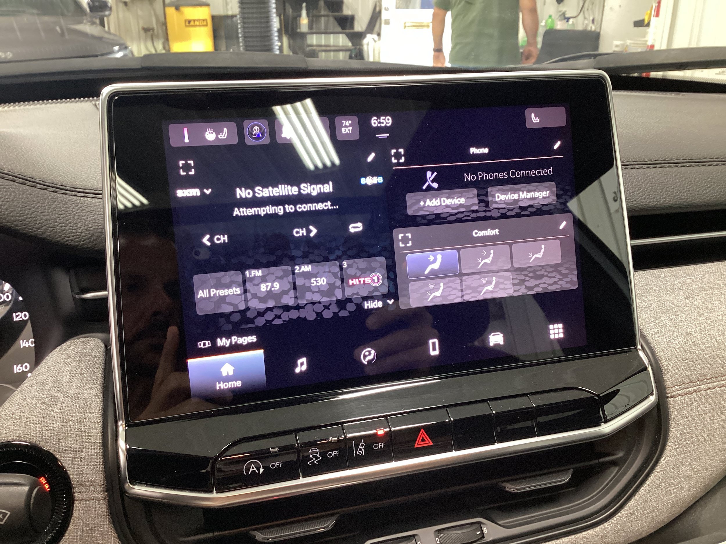 Used 2024 Jeep Compass Latitude w/ Sun and Sound Group AWD/4WD image 24