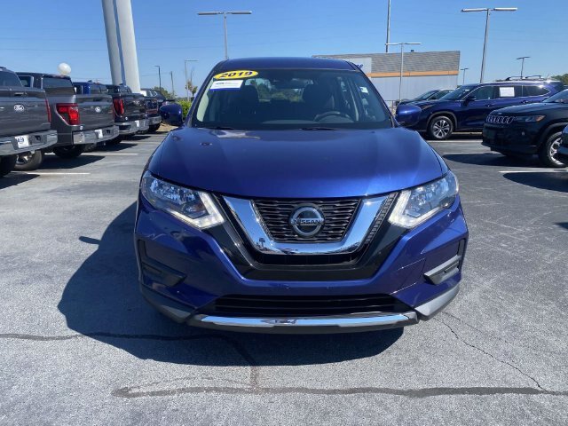Used 2019 Nissan Rogue S FWD image 2