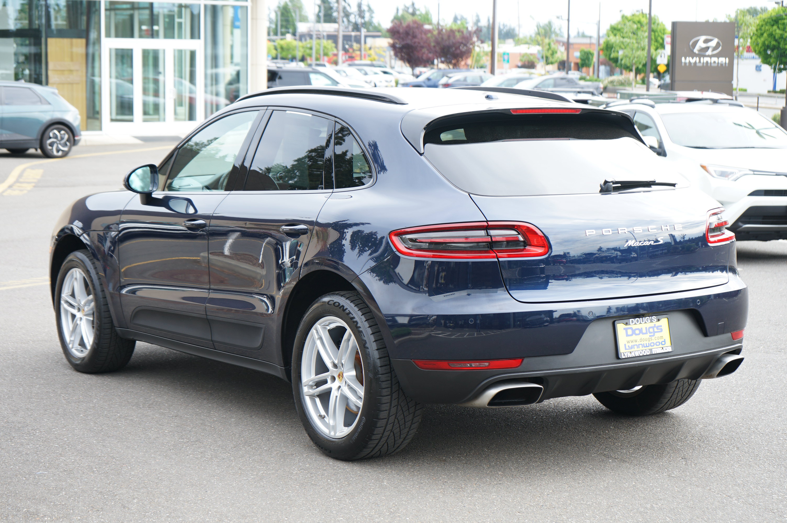 Used 2017 Porsche Macan AWD/4WD image 6