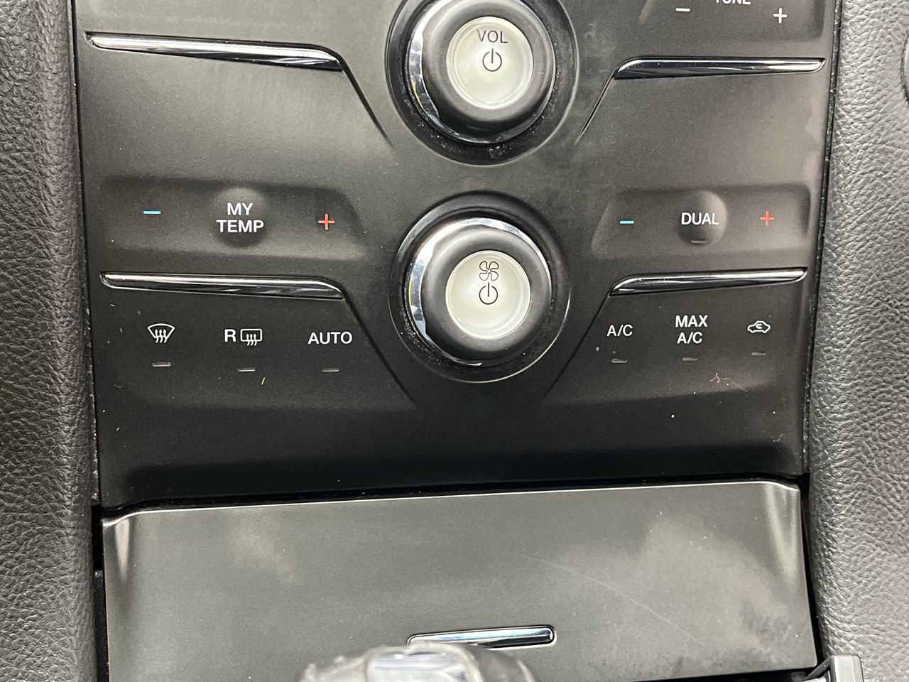 Used 2014 Ford Taurus SEL w/ Equipment Group 201A image 21