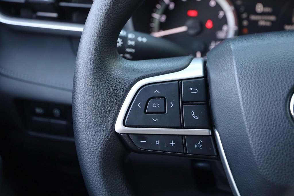 Used 2023 Toyota Highlander L AWD/4WD image 11