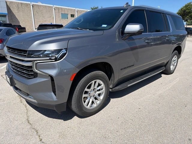Used 2022 Chevrolet Suburban LT w/ Luxury Package RWD image 2