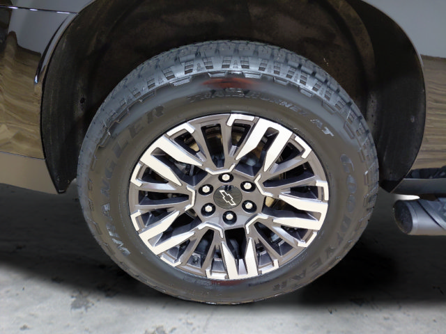 Certified 2025 Chevrolet Suburban Z71 AWD/4WD image 8