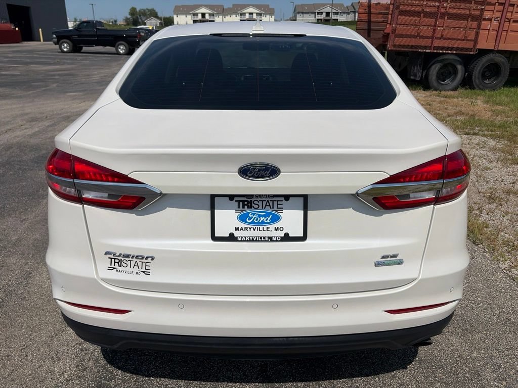 Used 2020 Ford Fusion SE FWD image 5