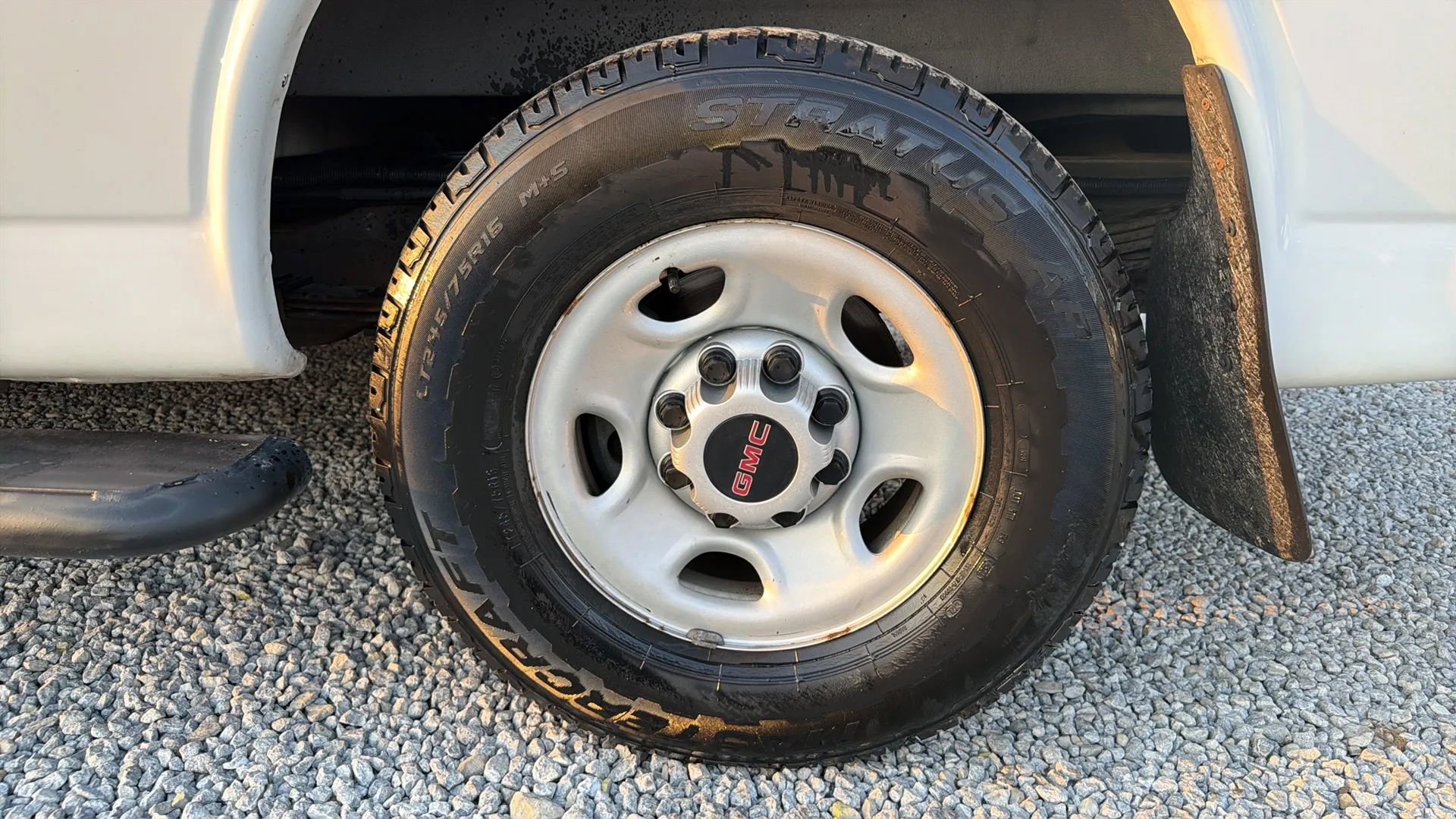 Used 2017 GMC Savana 2500 image 2