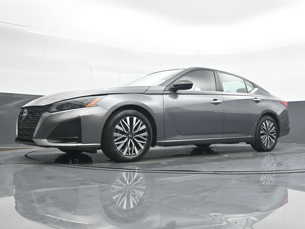 Used 2024 Nissan Altima 2.5 SV image 17