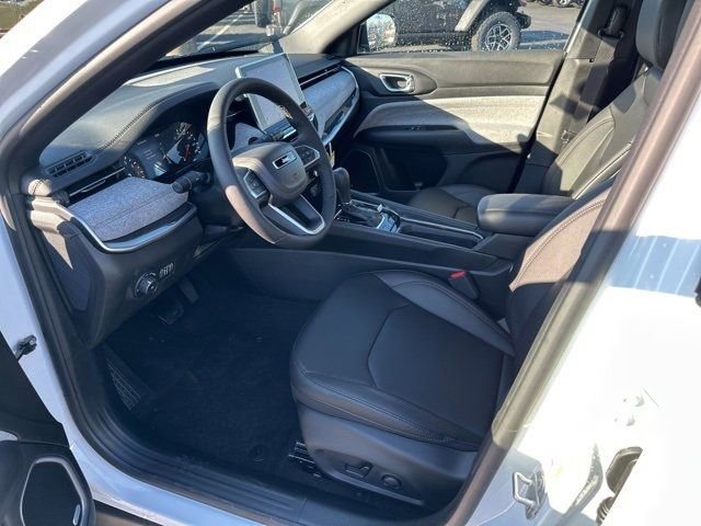 New 2024 Jeep Compass Latitude w/ Sun and Sound Group image 8