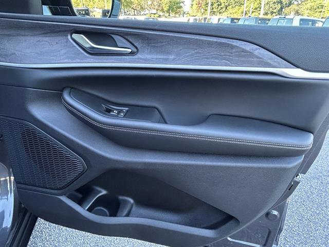 New 2025 Jeep Grand Cherokee L Limited image 25