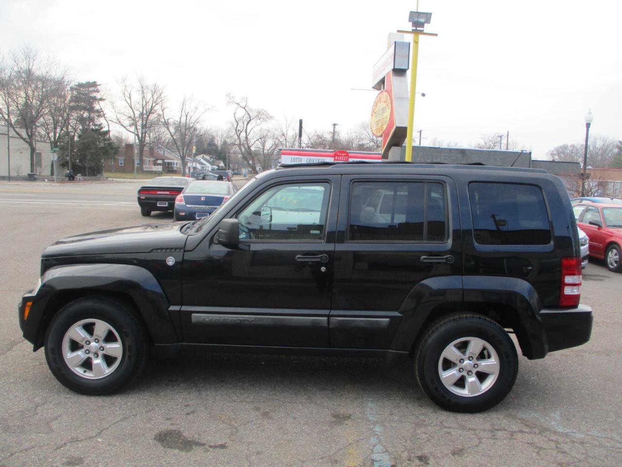 Used 2010 Jeep Liberty Sport w/ Popular Equipment Group AWD/4WD image 4