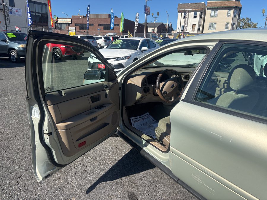 Used 2003 Ford Taurus SE FWD image 10