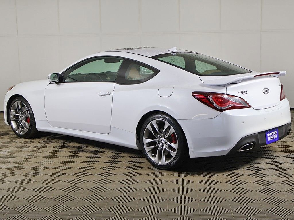Used 2015 Hyundai Genesis 3.8 RWD image 8