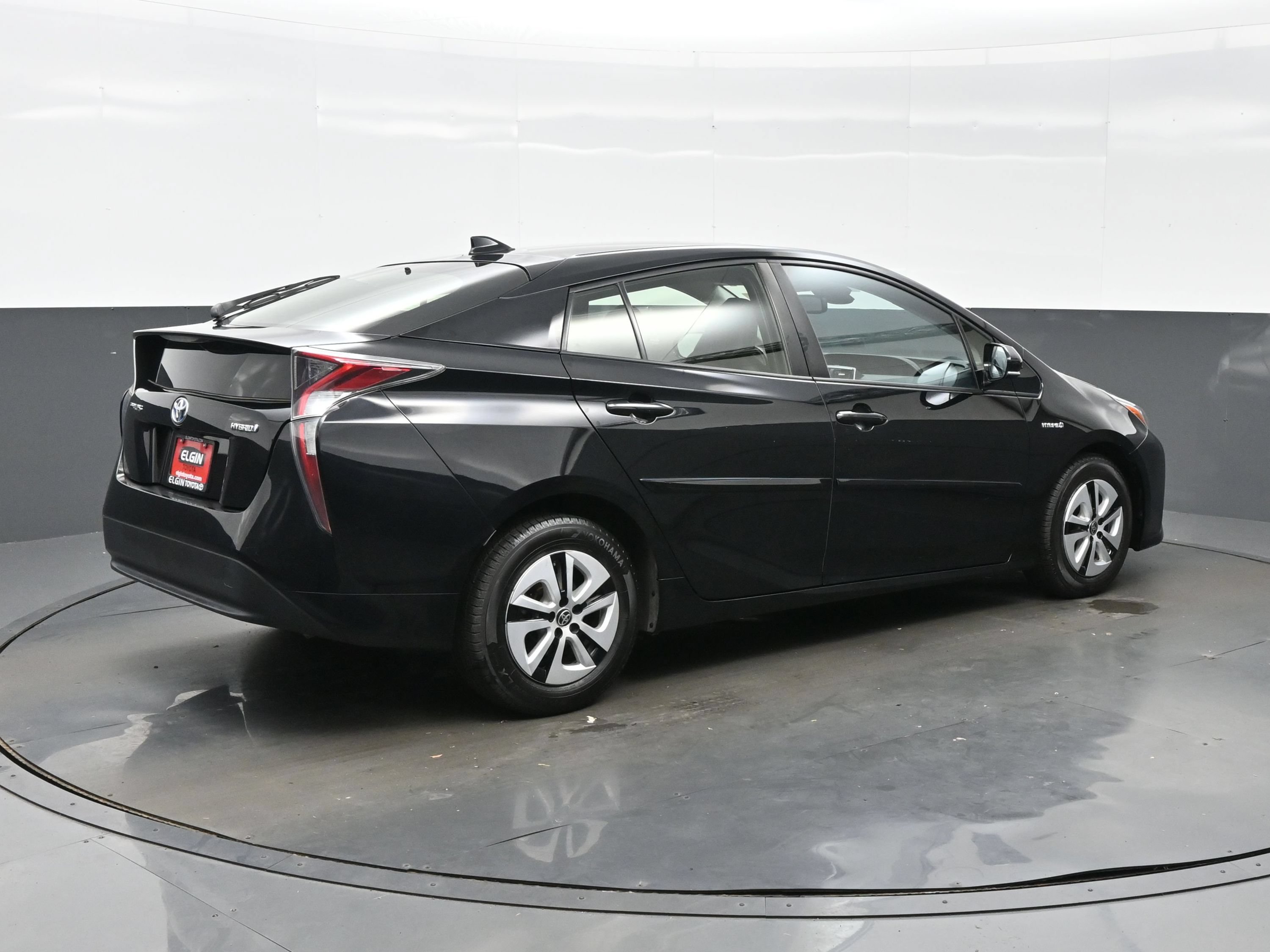 Used 2017 Toyota Prius Four w/ Advanced Technology Package FWD image 6