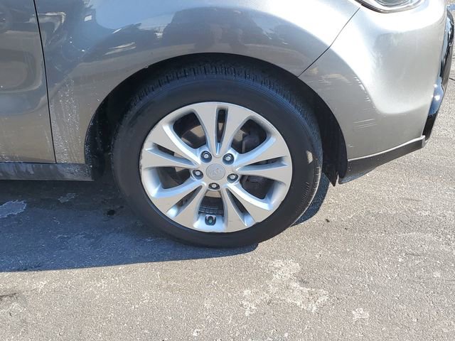 Used 2016 Kia Soul + image 6