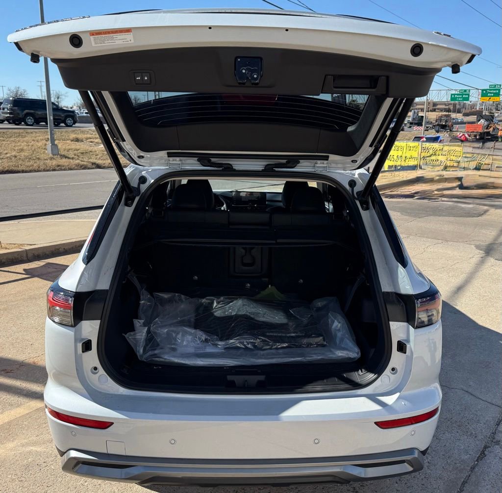 New 2026 Mitsubishi Outlander SE image 7