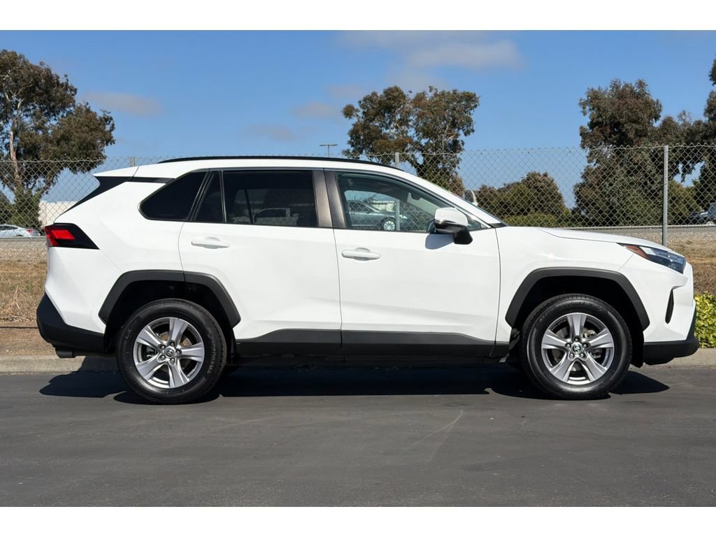 Used 2022 Toyota RAV4 XLE w/ Convenience Package FWD image 3