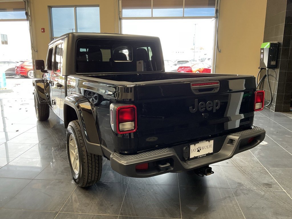 Used 2021 Jeep Gladiator Sport image 5