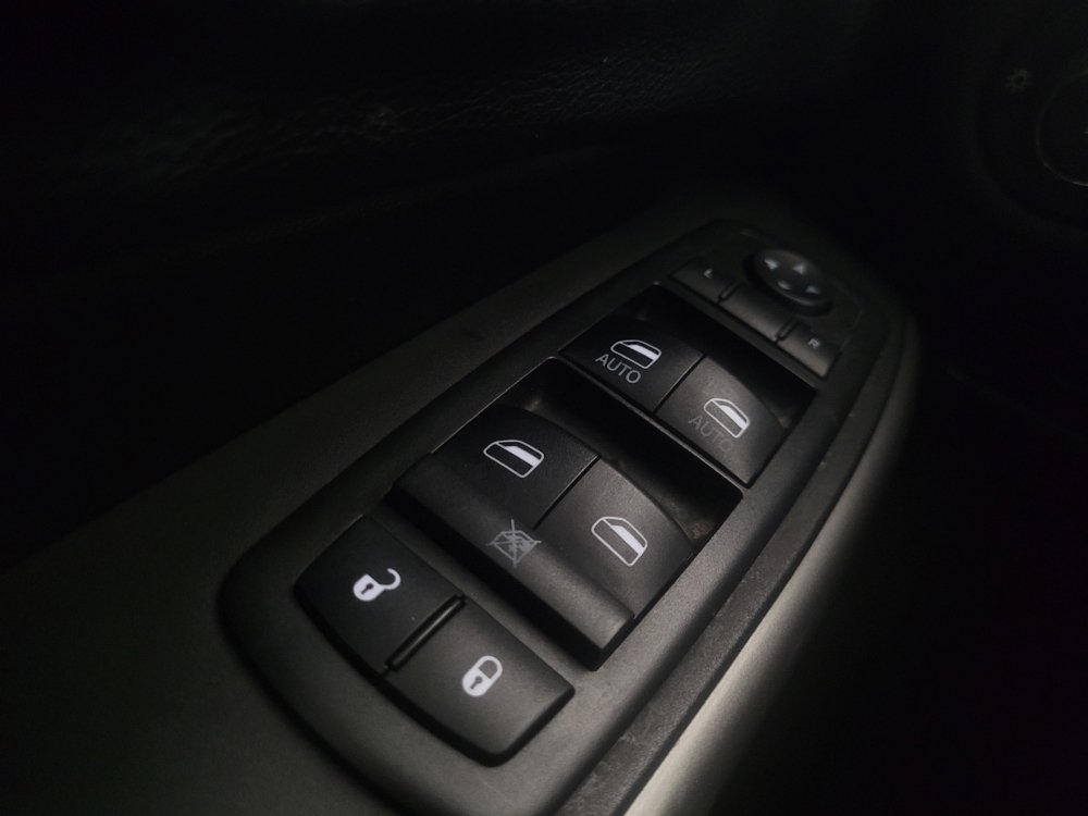 Used 2019 Jeep Cherokee Limited FWD image 27