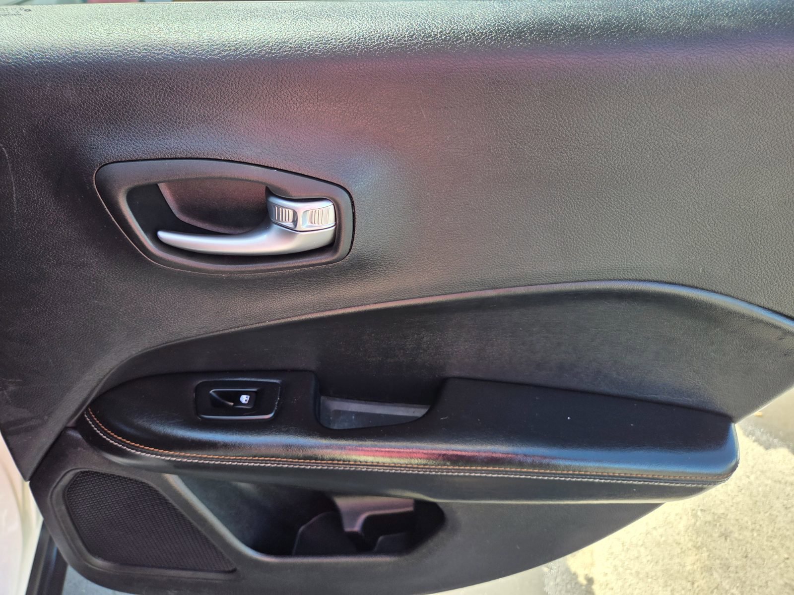 Used 2017 Jeep Compass Latitude w/ Popular Equipment Group image 11