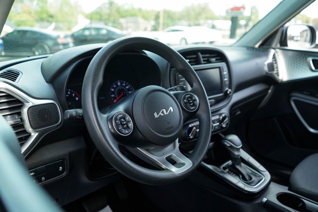 Used 2022 Kia Soul LX w/ Technology Package image 6