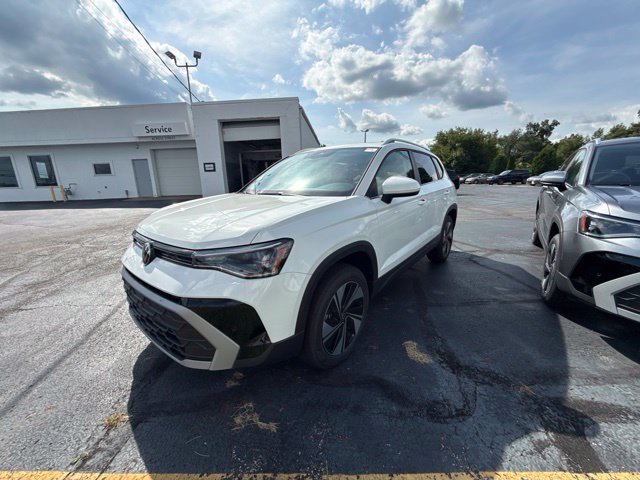New 2026 Volkswagen Taos SE AWD/4WD image 3