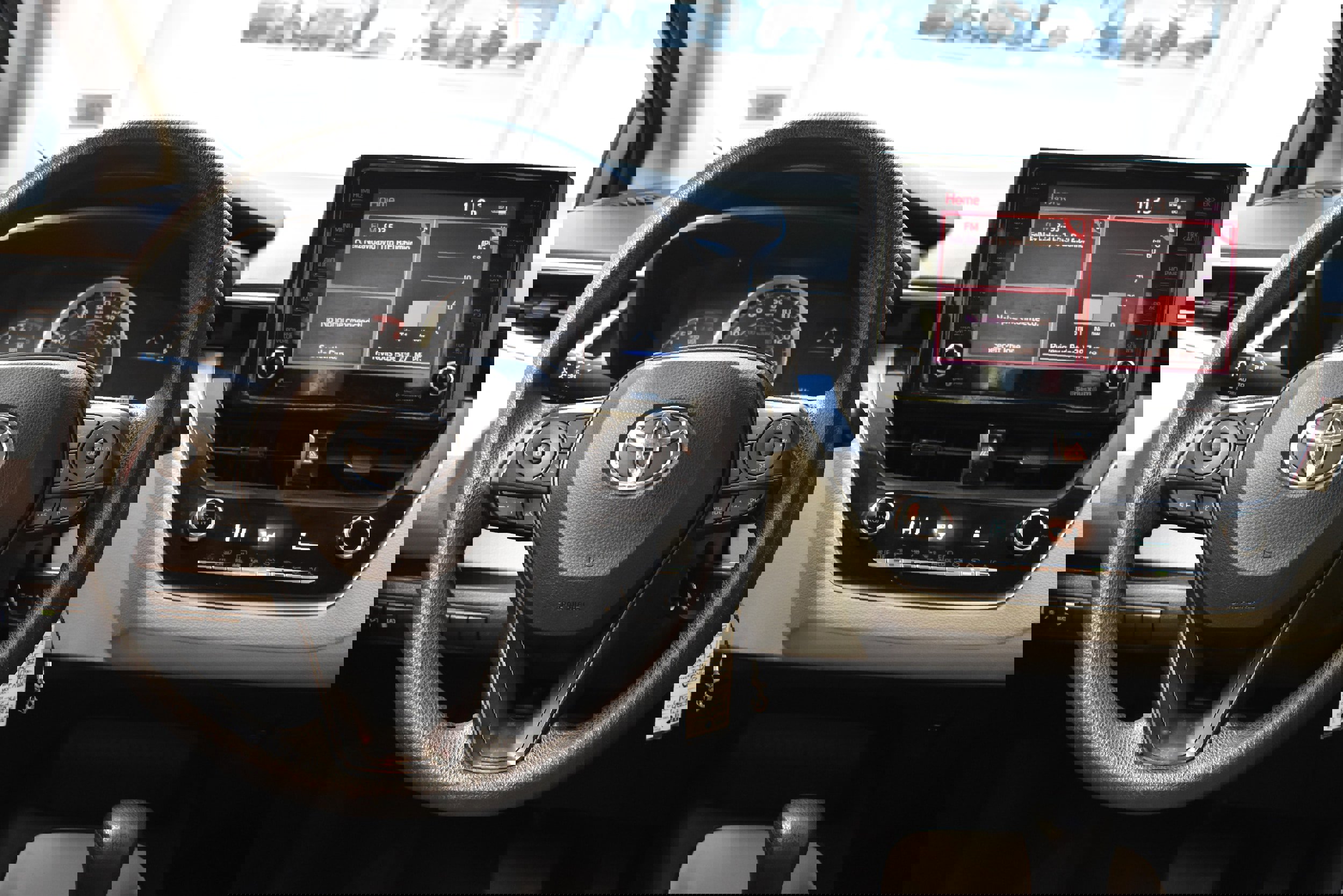 Used 2022 Toyota Corolla LE image 32