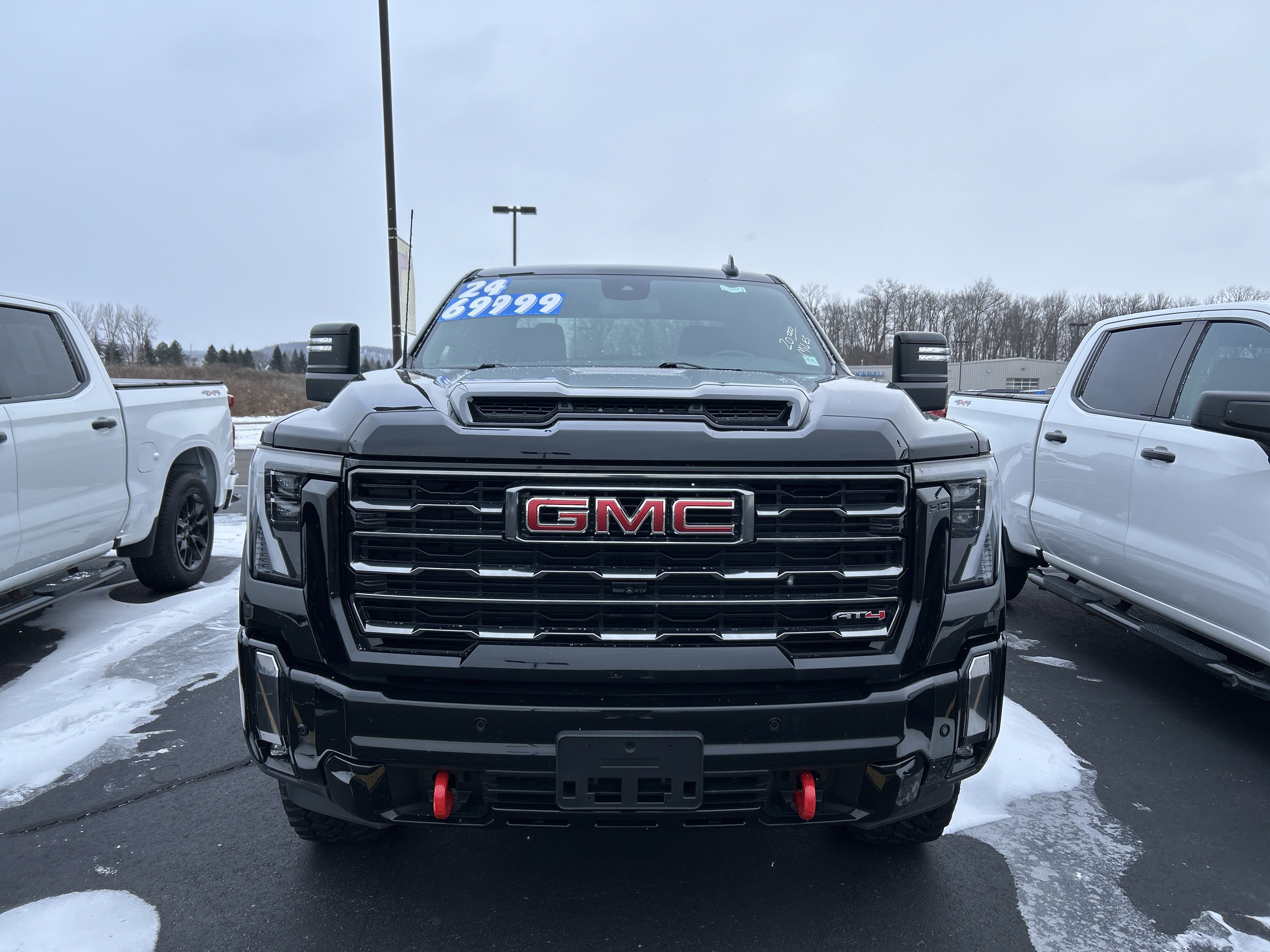 Used 2024 GMC Sierra 2500 AT4 image 1