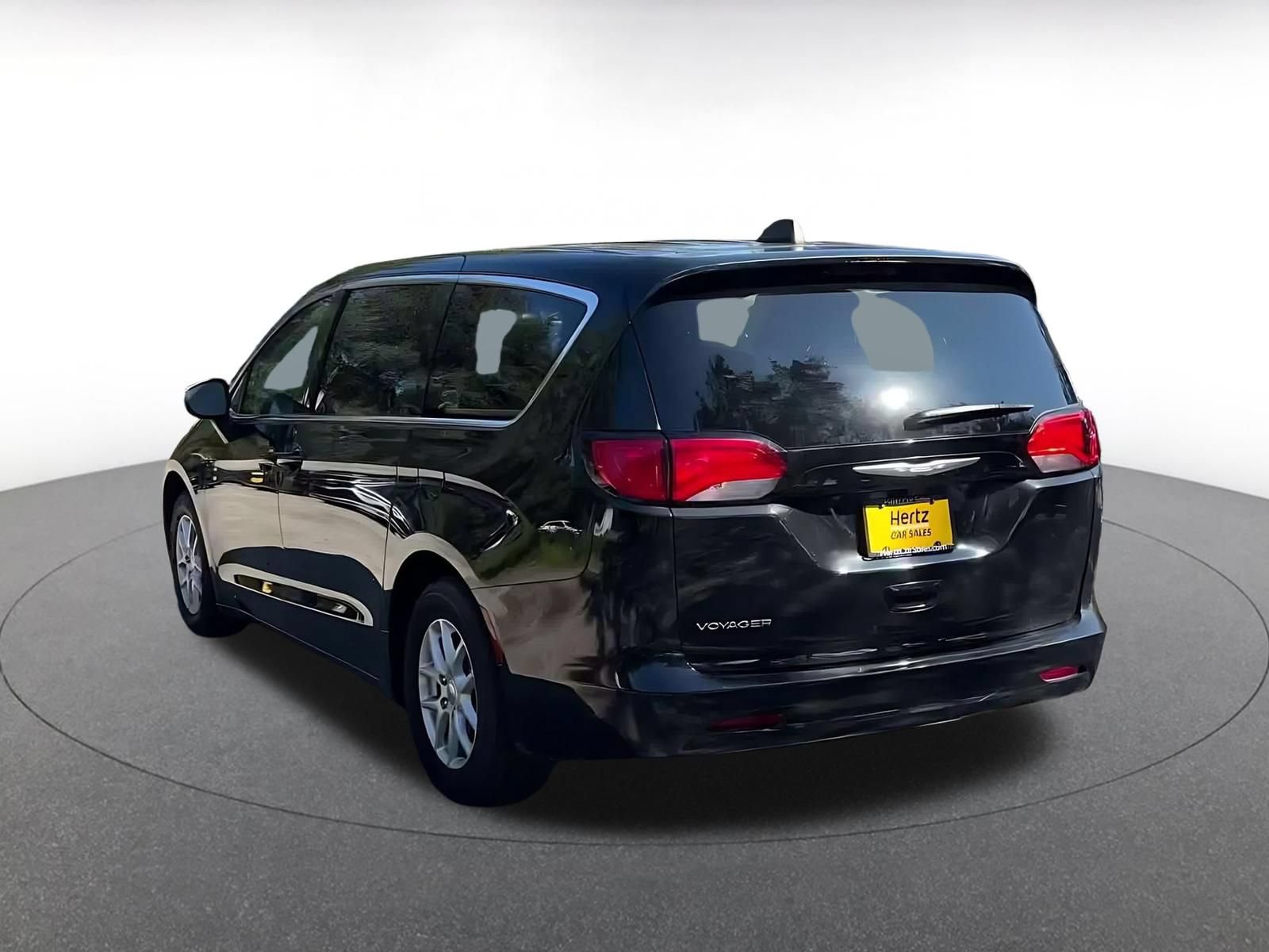 Used 2024 Chrysler Voyager LX FWD image 10