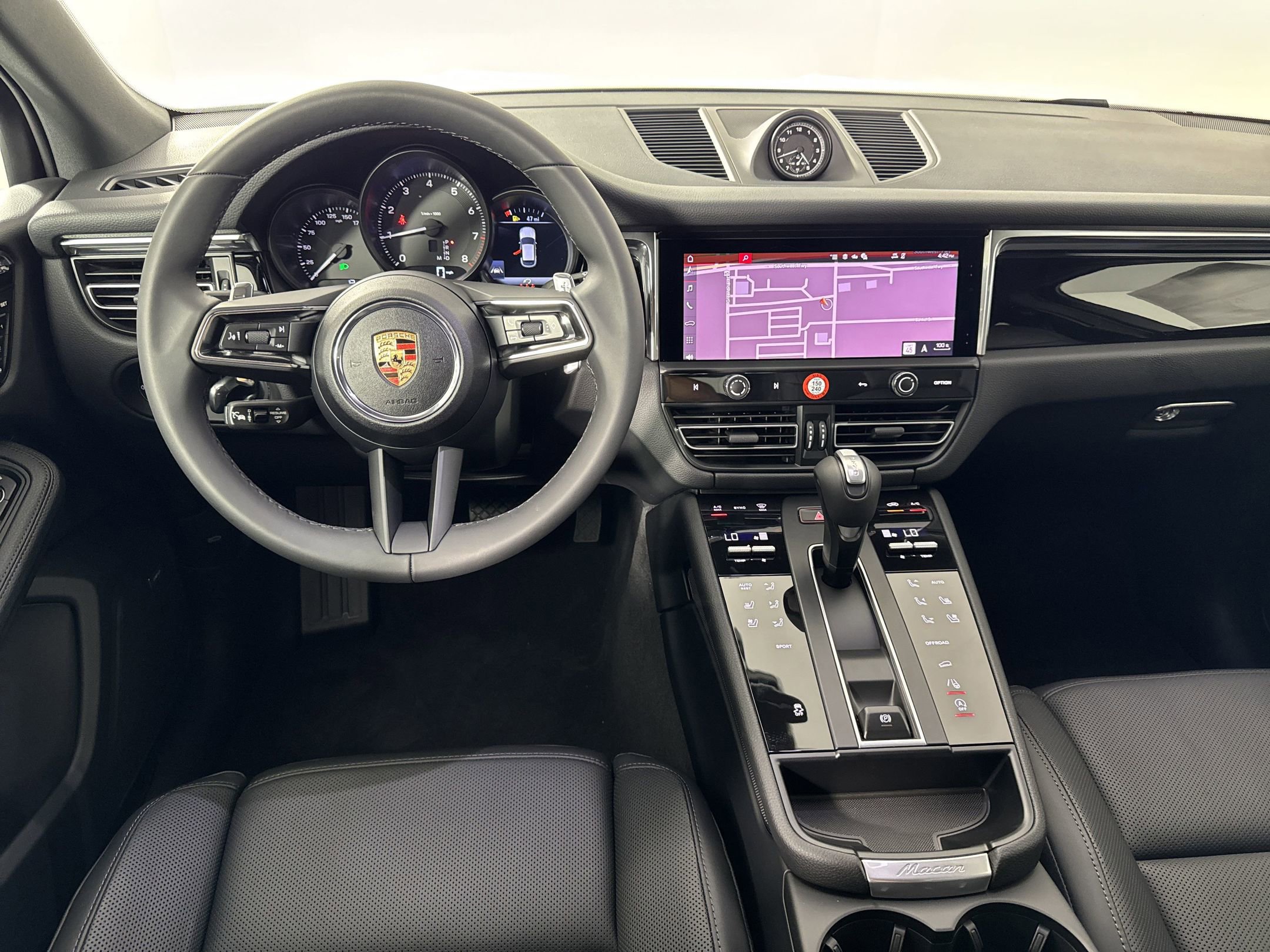 Certified 2025 Porsche Macan image 26