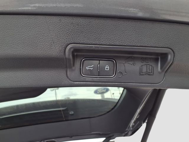 Used 2022 Ford Explorer Limited w/ Equipment Group 301A image 8