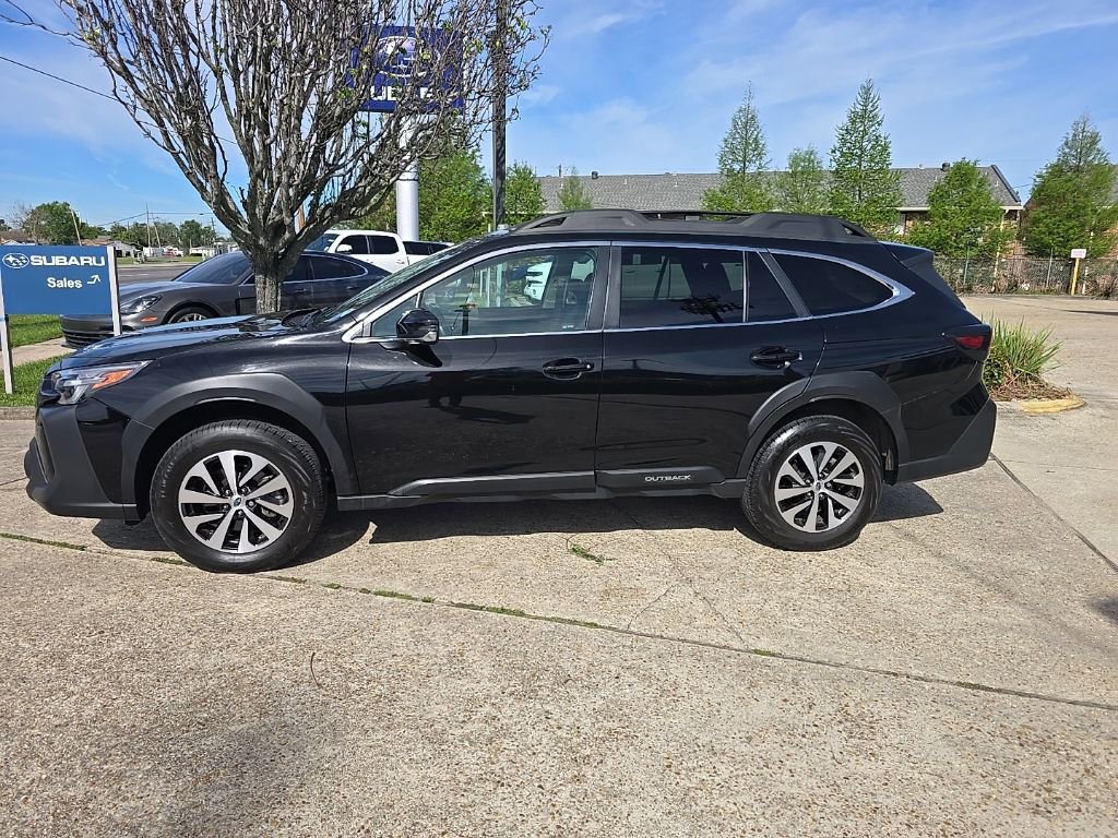 Used 2023 Subaru Outback Premium image 9
