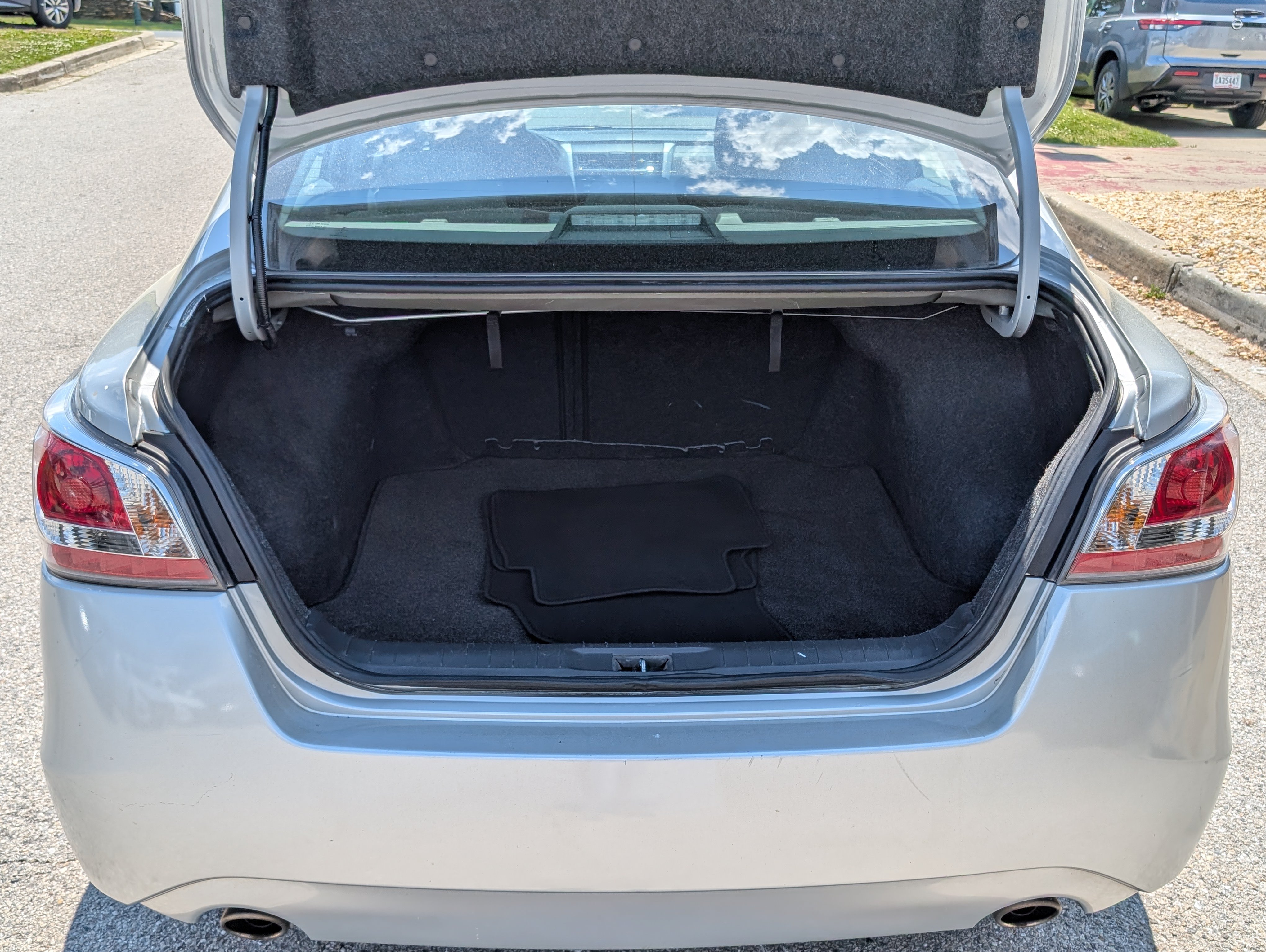 Used 2014 Nissan Altima 2.5 SV w/ Convenience Package FWD image 12