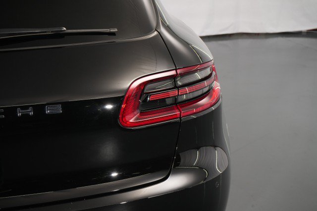 Used 2018 Porsche Macan AWD/4WD image 15