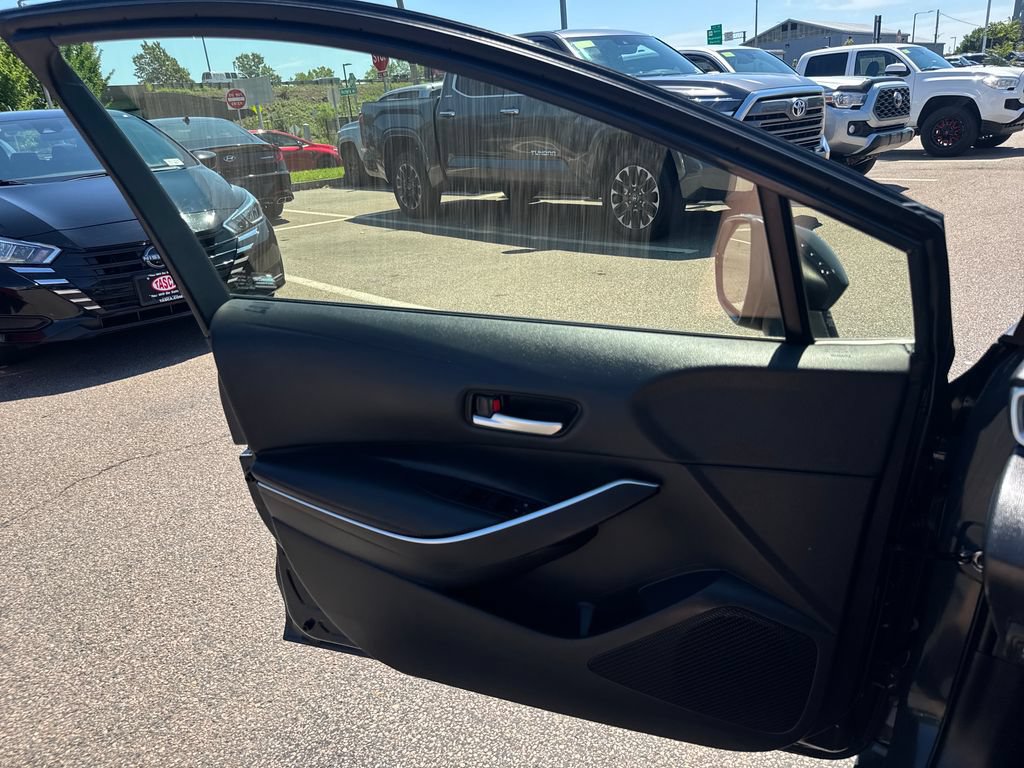 Used 2023 Toyota Corolla SE w/ SE Premium Package FWD image 30